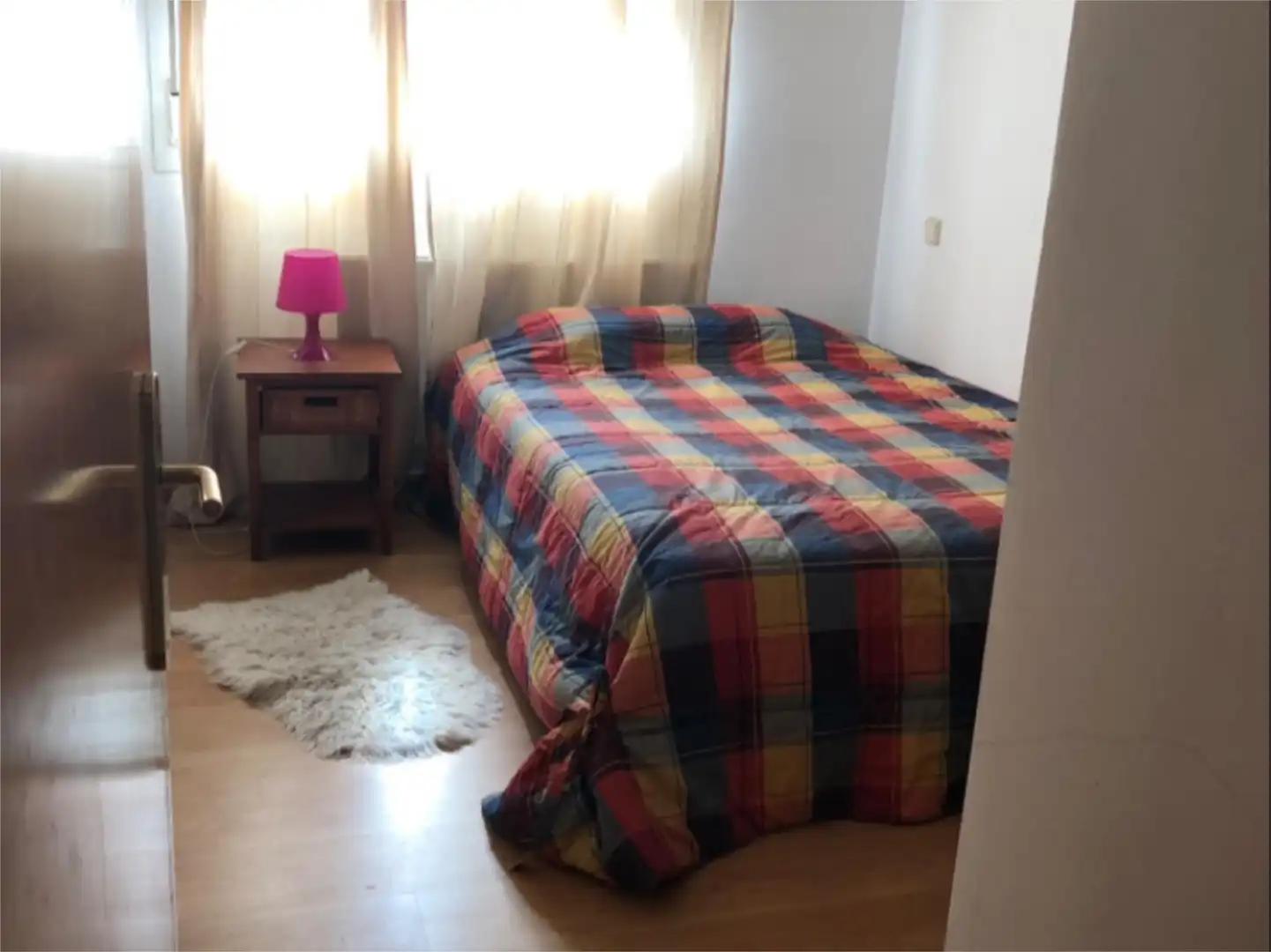 Schlafzimmer von Wohnung zur untervermieten in Baza mit Heizung, Privatgarten und Parkett