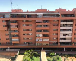 Vista exterior de Àtic en venda en  Almería Capital amb Aire condicionat, Terrassa i Piscina