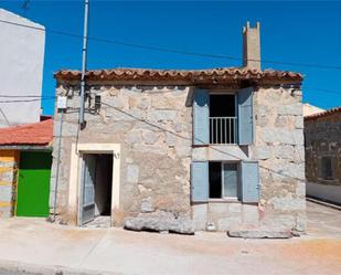 Vista exterior de Casa o xalet en venda en Ávila Capital