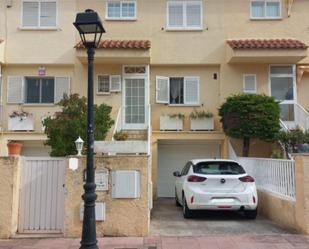 Vista exterior de Casa o xalet en venda en Algete amb Terrassa i Piscina