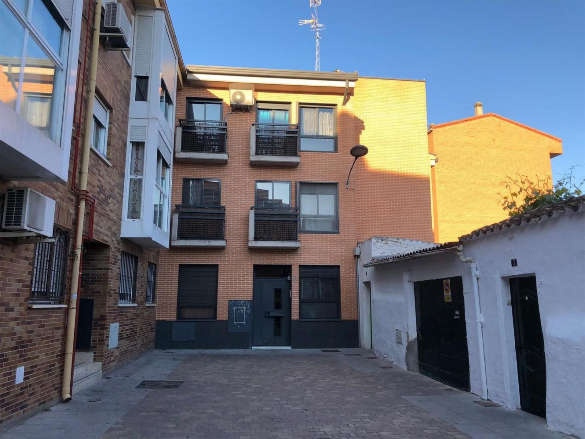 Exterior view of Flat for sale in Mejorada del Campo  with Air Conditioner and Balcony