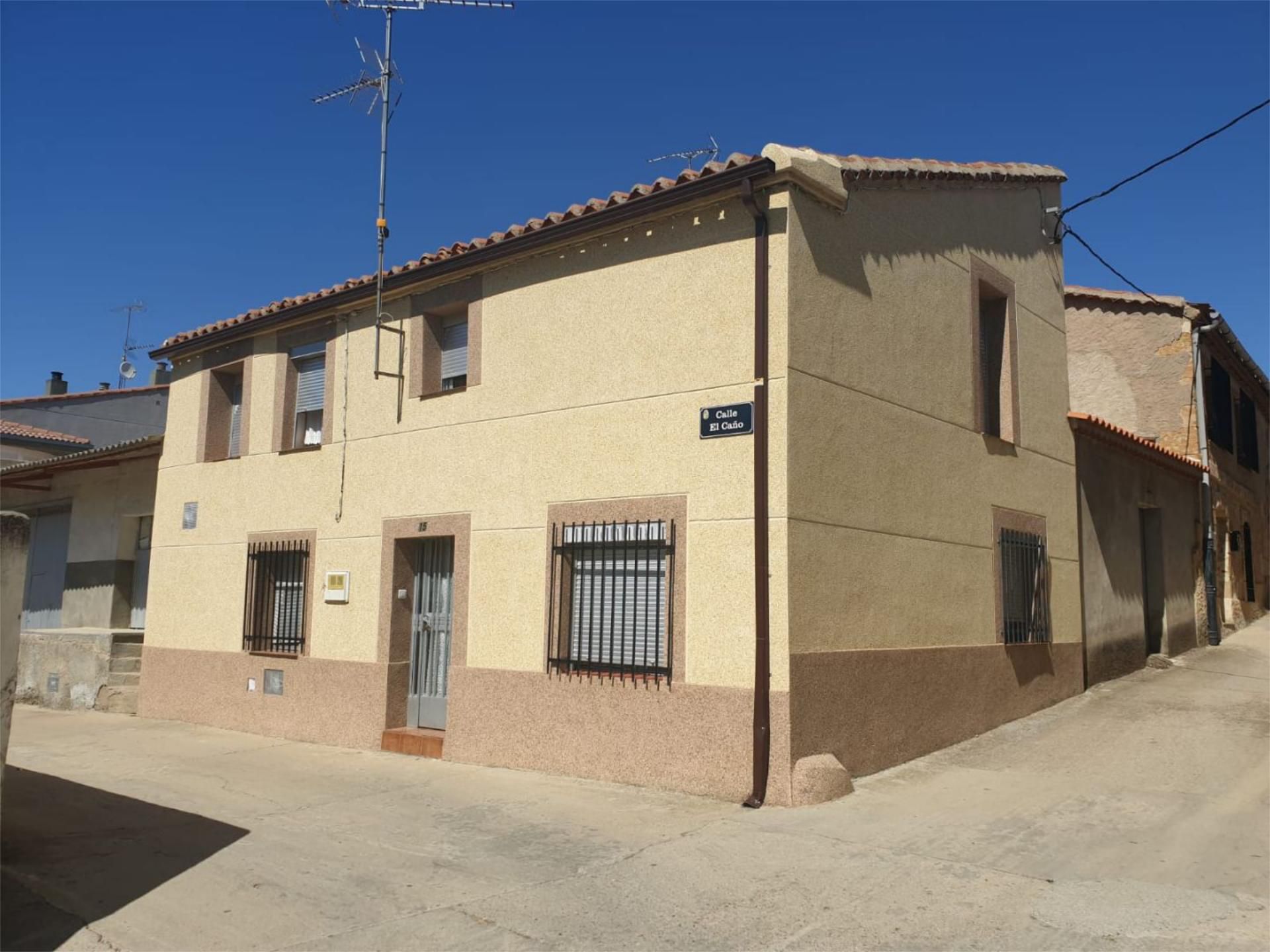 Exterior view of Single-family semi-detached for sale in Venialbo