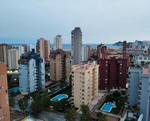 Vista exterior de Apartament en venda en Benidorm amb Aire condicionat i Piscina