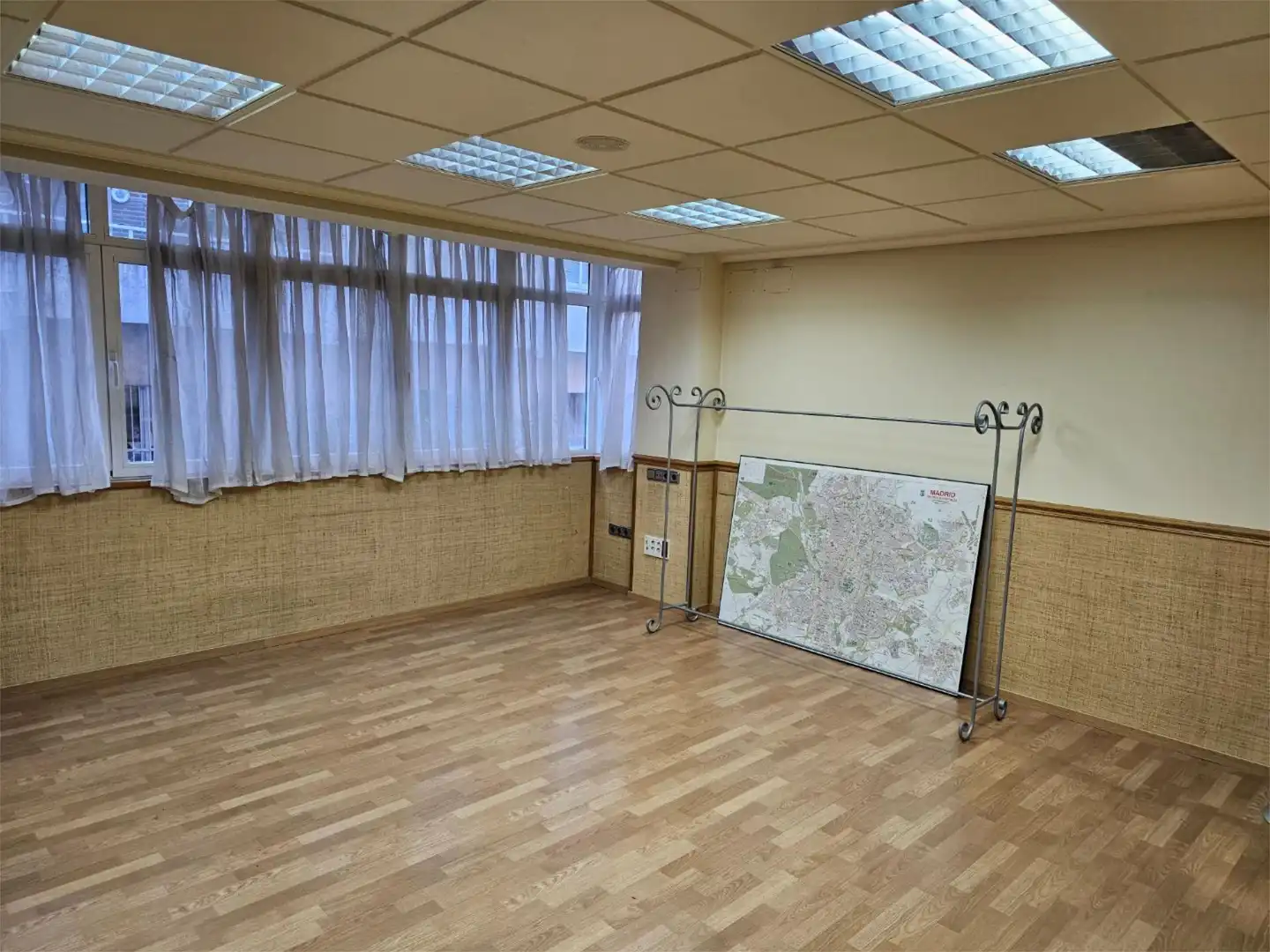 Commercial properties for rent in Calle Fuenlabrada, 1, Casco Antiguo Commercial properties for rent in Alcorcón with Air Conditioner, Parquet flooring and Furnished
