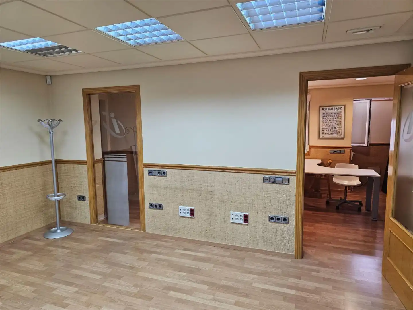 Commercial properties for rent in Calle Fuenlabrada, 1, Casco Antiguo Commercial properties for rent in Alcorcón with Air Conditioner, Parquet flooring and Furnished