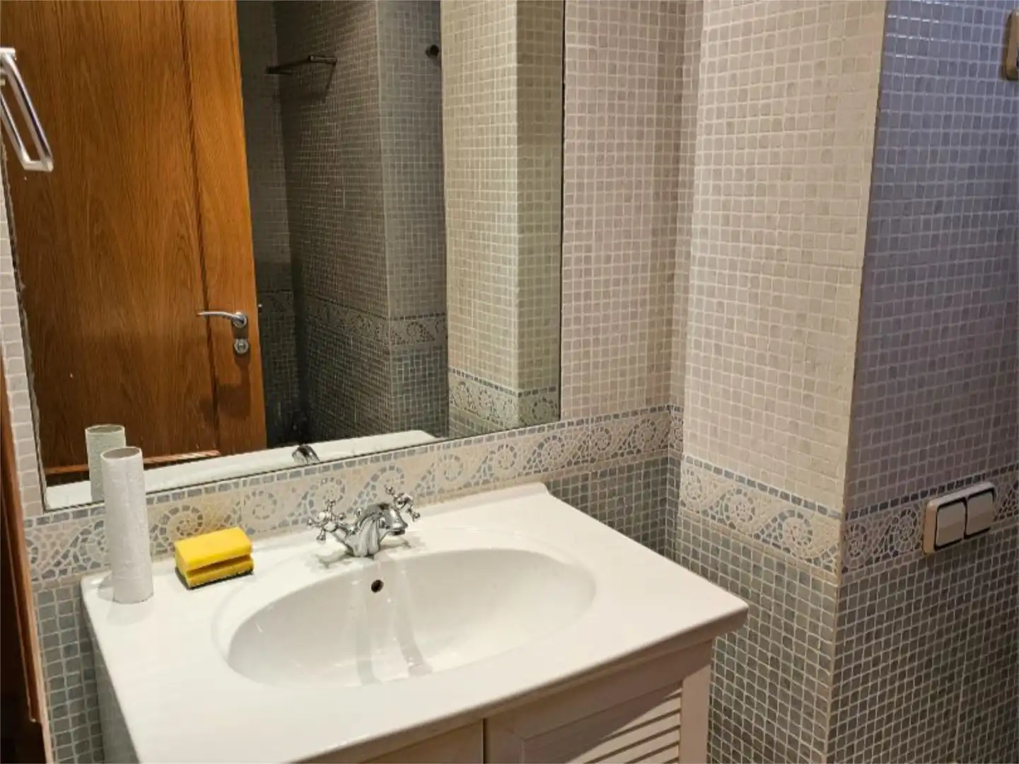 Commercial properties for rent in Calle Fuenlabrada, 1, Casco Antiguo Bathroom of Commercial properties for rent in Alcorcón with Air Conditioner, Parquet flooring and Furnished