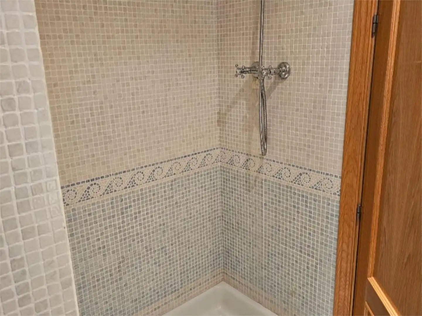 Commercial properties for rent in Calle Fuenlabrada, 1, Casco Antiguo Bathroom of Commercial properties for rent in Alcorcón with Air Conditioner, Parquet flooring and Furnished