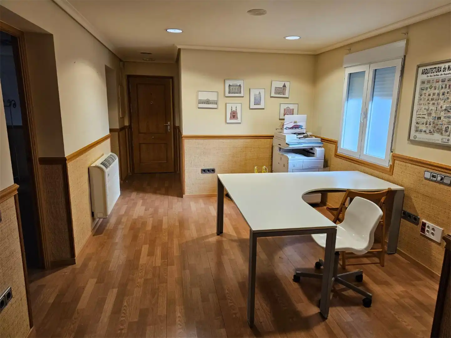 Commercial properties for rent in Calle Fuenlabrada, 1, Casco Antiguo Commercial properties for rent in Alcorcón with Air Conditioner, Parquet flooring and Furnished