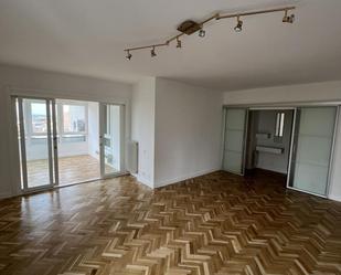 Living room of Flat to rent in  Madrid Capital  with Air Conditioner and Swimming Pool