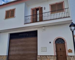 Vista exterior de Casa adosada en venda en San Roque amb Terrassa i Balcó