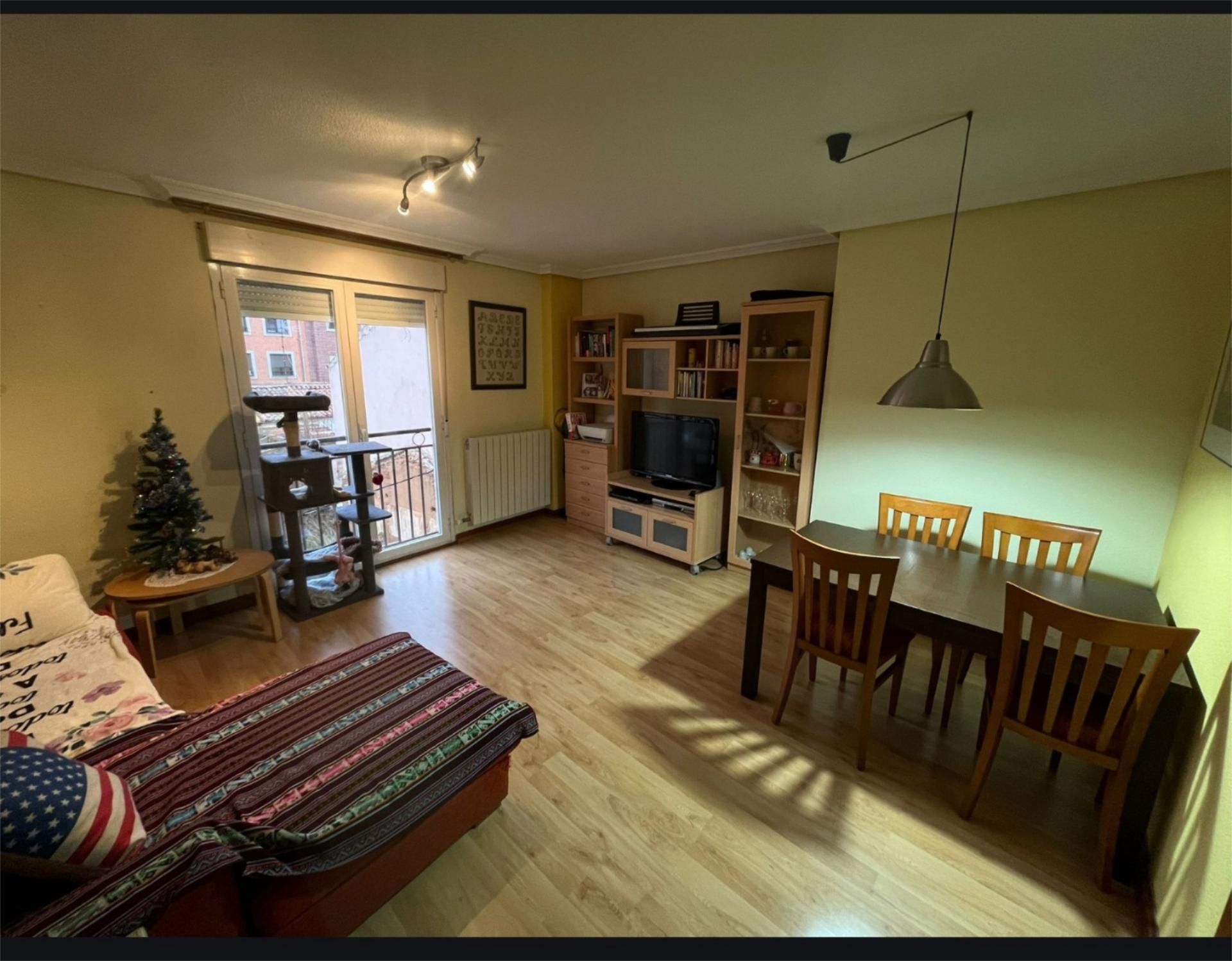 Sala d'estar de Pis per a compartir en Salamanca Capital amb Calefacció, Parquet i Terrassa