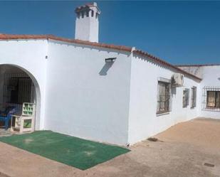 Exterior view of House or chalet for sale in Badajoz Capital  with Terrace and Swimming Pool