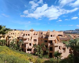 Vista exterior de Pis en venda en Manilva amb Aire condicionat, Terrassa i Piscina