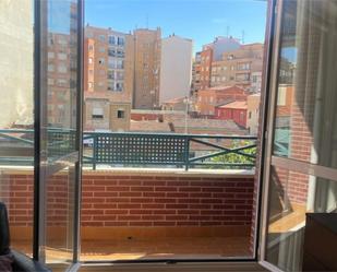 Vista exterior de Pis de lloguer en  Logroño amb Terrassa, Piscina i Balcó