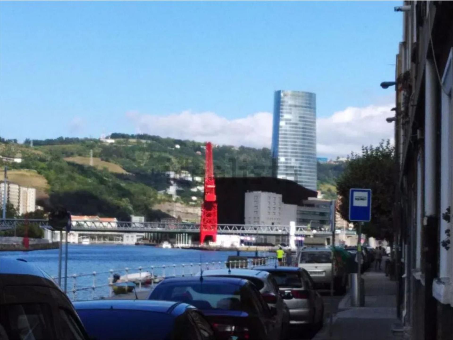Vista exterior de Pis en venda en Bilbao  amb Calefacció i Moblat