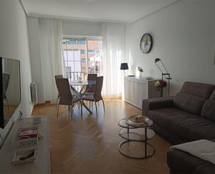 Living room of Flat to rent in  Madrid Capital  with Air Conditioner, Heating and Private garden