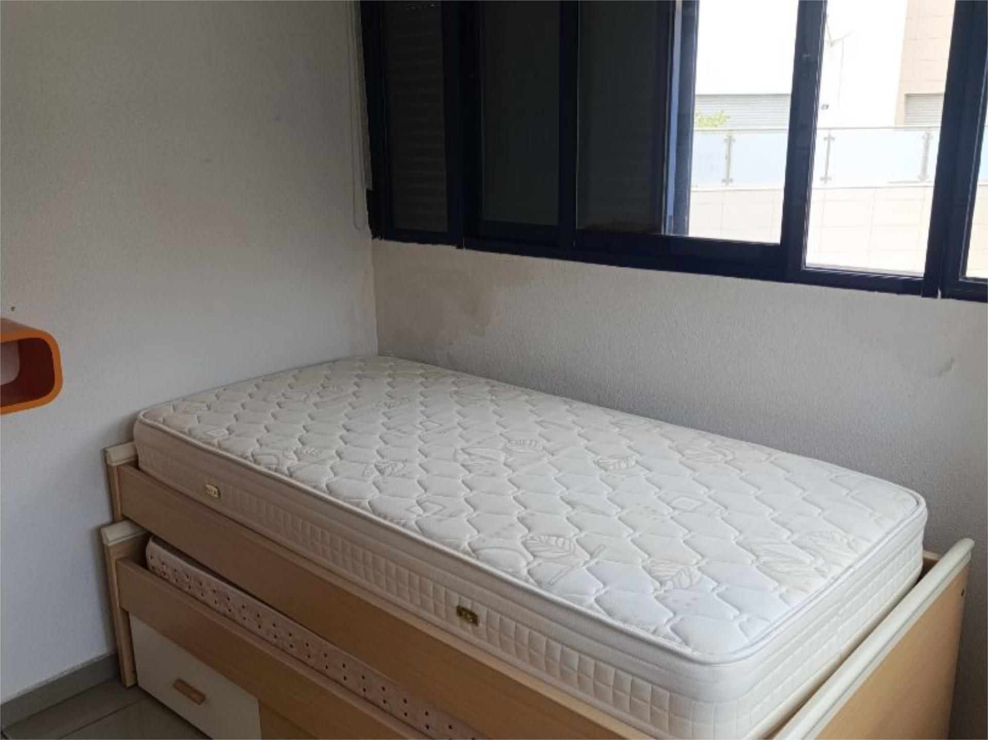 Bedroom of Attic to share in Alicante / Alacant  with Air Conditioner, Heating and Terrace