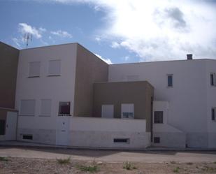 Außenansicht von Einfamilien-Reihenhaus zum verkauf in Torremocha de Jiloca mit Terrasse