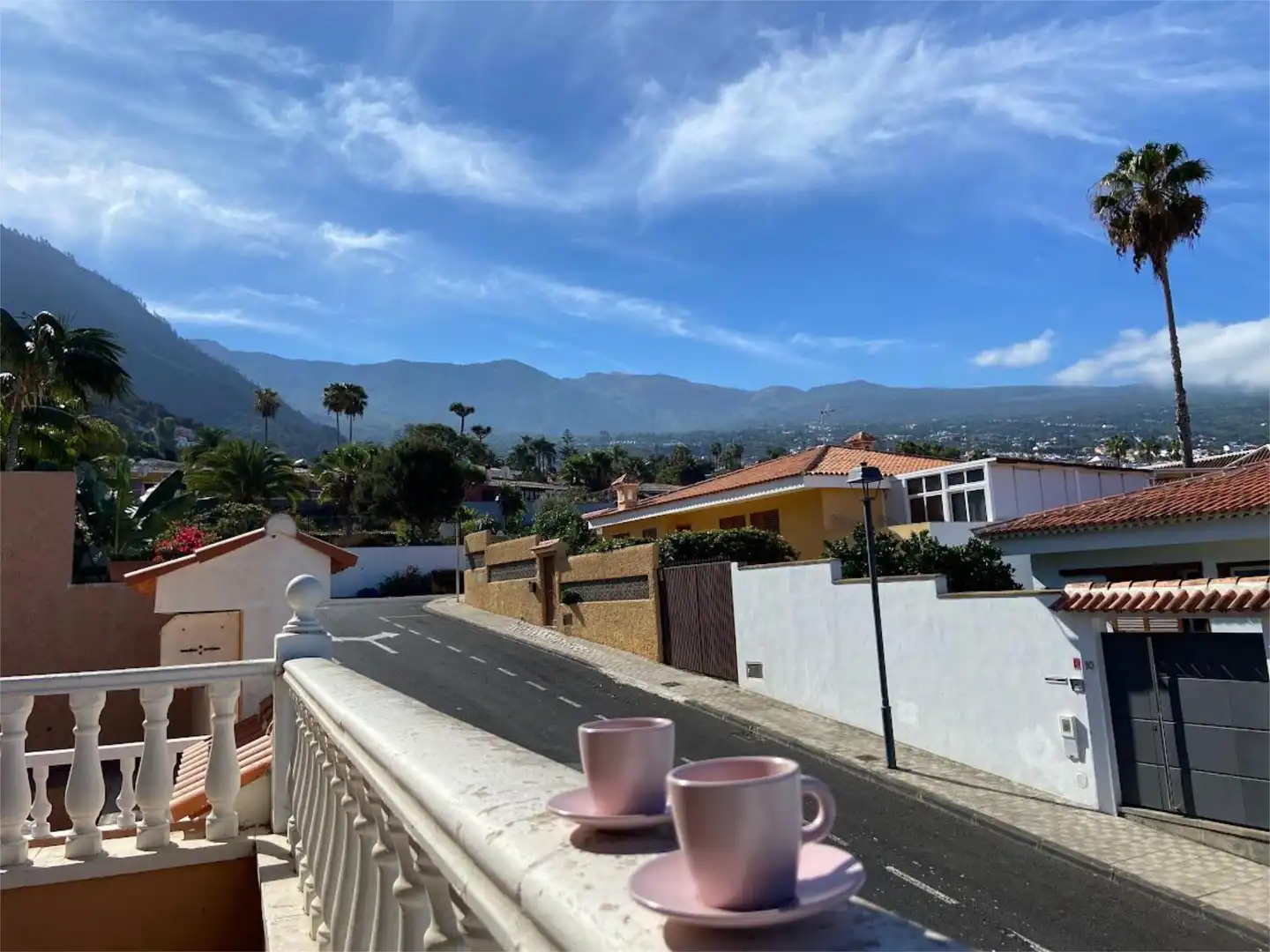 Vista exterior de Casa o xalet de lloguer en La Orotava amb Terrassa i Piscina