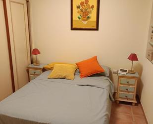 Bedroom of Flat for sale in  Sevilla Capital  with Air Conditioner, Furnished and Oven