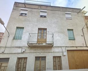 Vista exterior de Casa adosada en venda en Peñalsordo amb Terrassa i Balcó