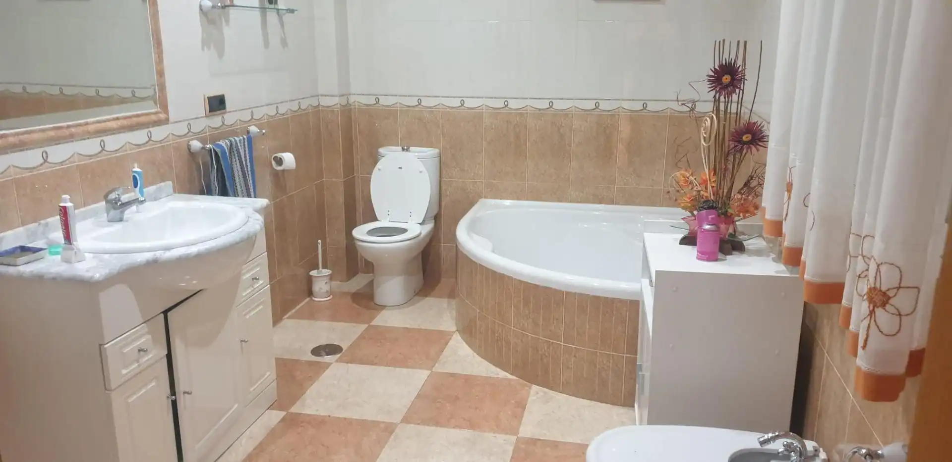 Duplexes for sale in Plaza de la Almadrà, 13, Valdepeñas de Jaén Bathroom of Duplexes for sale in Valdepeñas de Jaén with Terrace, Storage room and Furnished