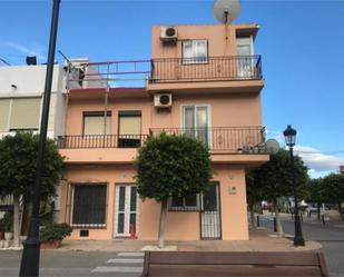 Vista exterior de Casa o xalet en venda en Manilva amb Terrassa