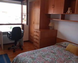 Bedroom of Flat to share in  Logroño  with Swimming Pool