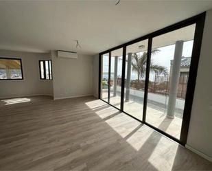 Living room of Single-family semi-detached for sale in  Santa Cruz de Tenerife Capital  with Terrace and Swimming Pool