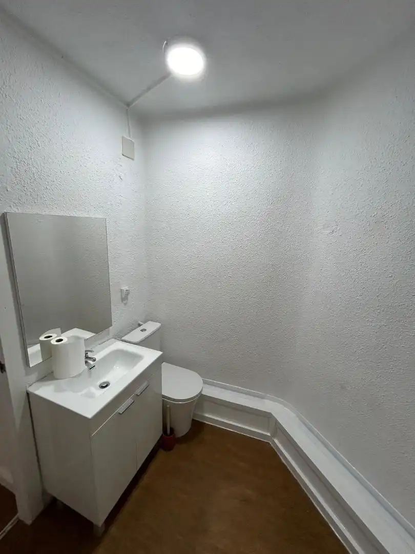 Bathroom of Flat for share in Valencia  with Furnished, Oven and Washing machine