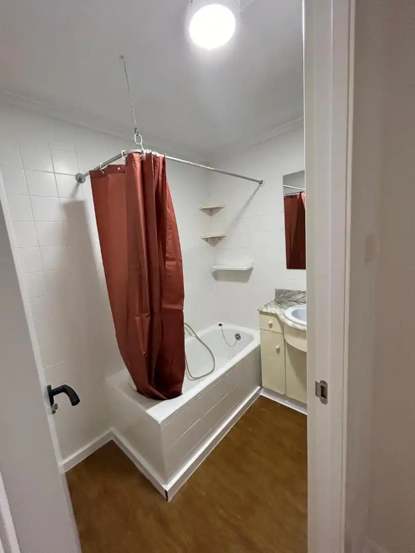 Bathroom of Flat for share in Valencia  with Furnished, Oven and Washing machine