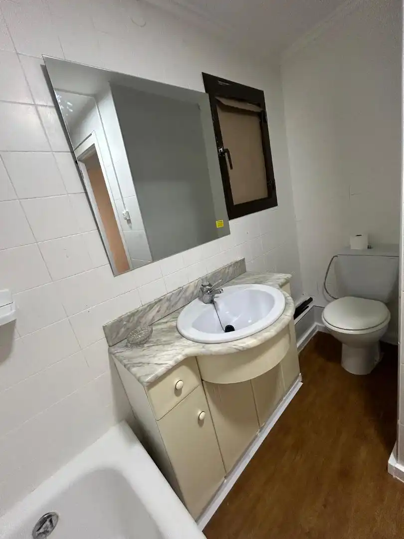 Bathroom of Flat for share in Valencia  with Furnished, Oven and Washing machine