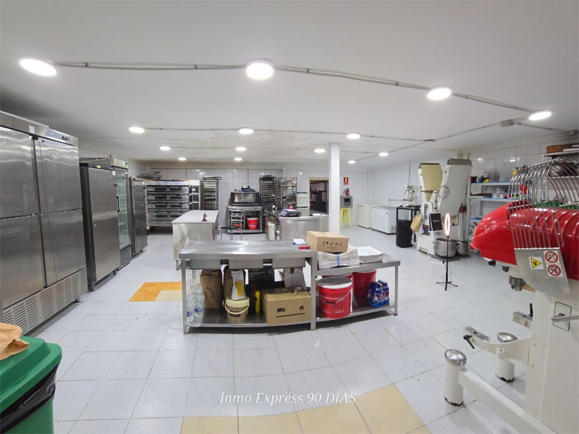 Cocina de Nave industrial en traspaso en Marbella con Aire acondicionado, Calefacción y Amueblado