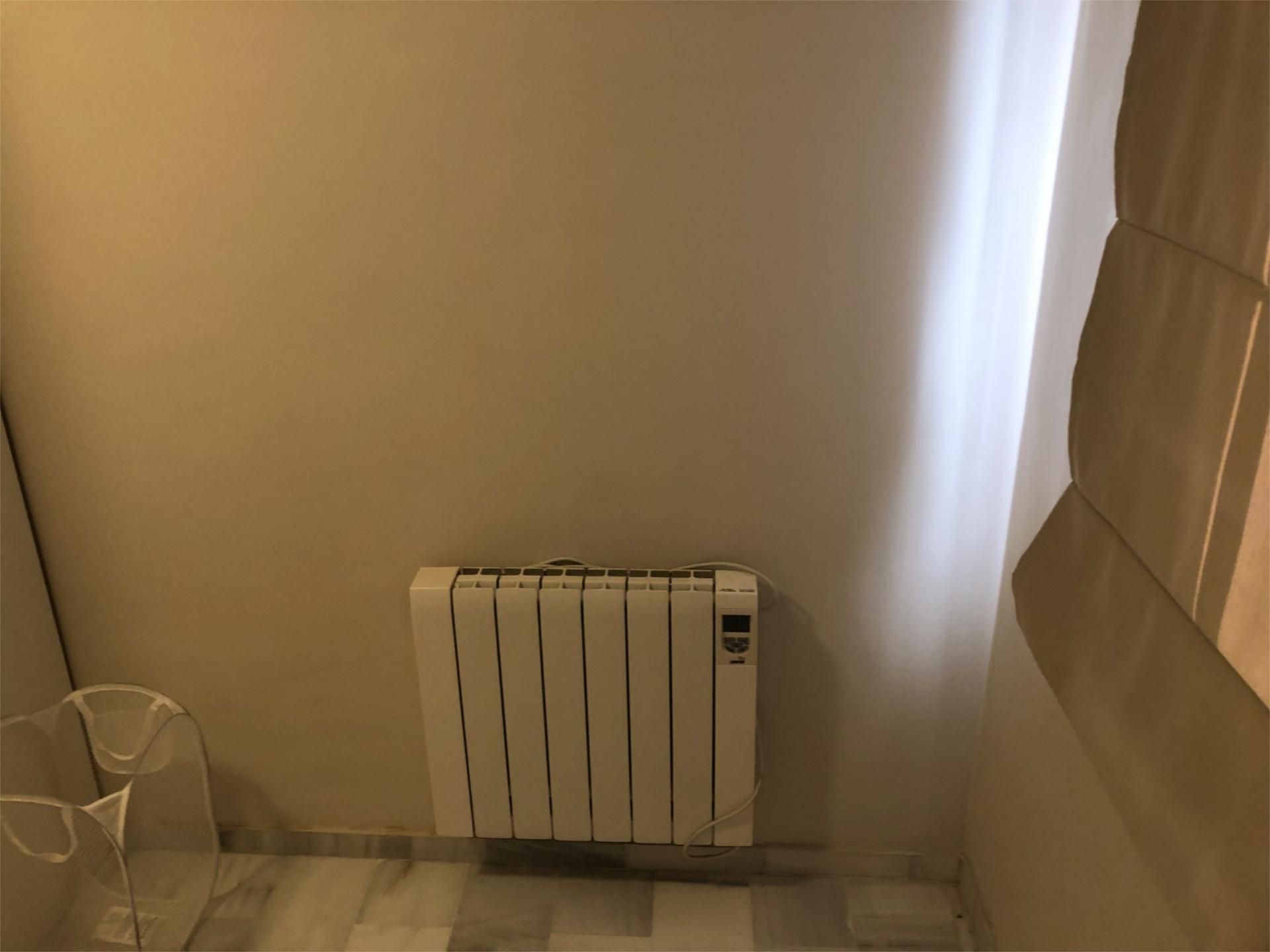 Flat for sale in Pilas  with Air Conditioner and Balcony