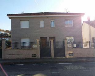 Vista exterior de Casa o xalet de lloguer en Muíños amb Calefacció, Jardí privat i Terrassa