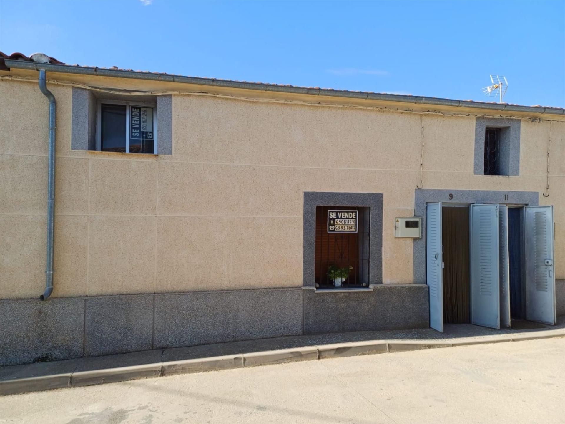 Exterior view of Single-family semi-detached for sale in La Tala