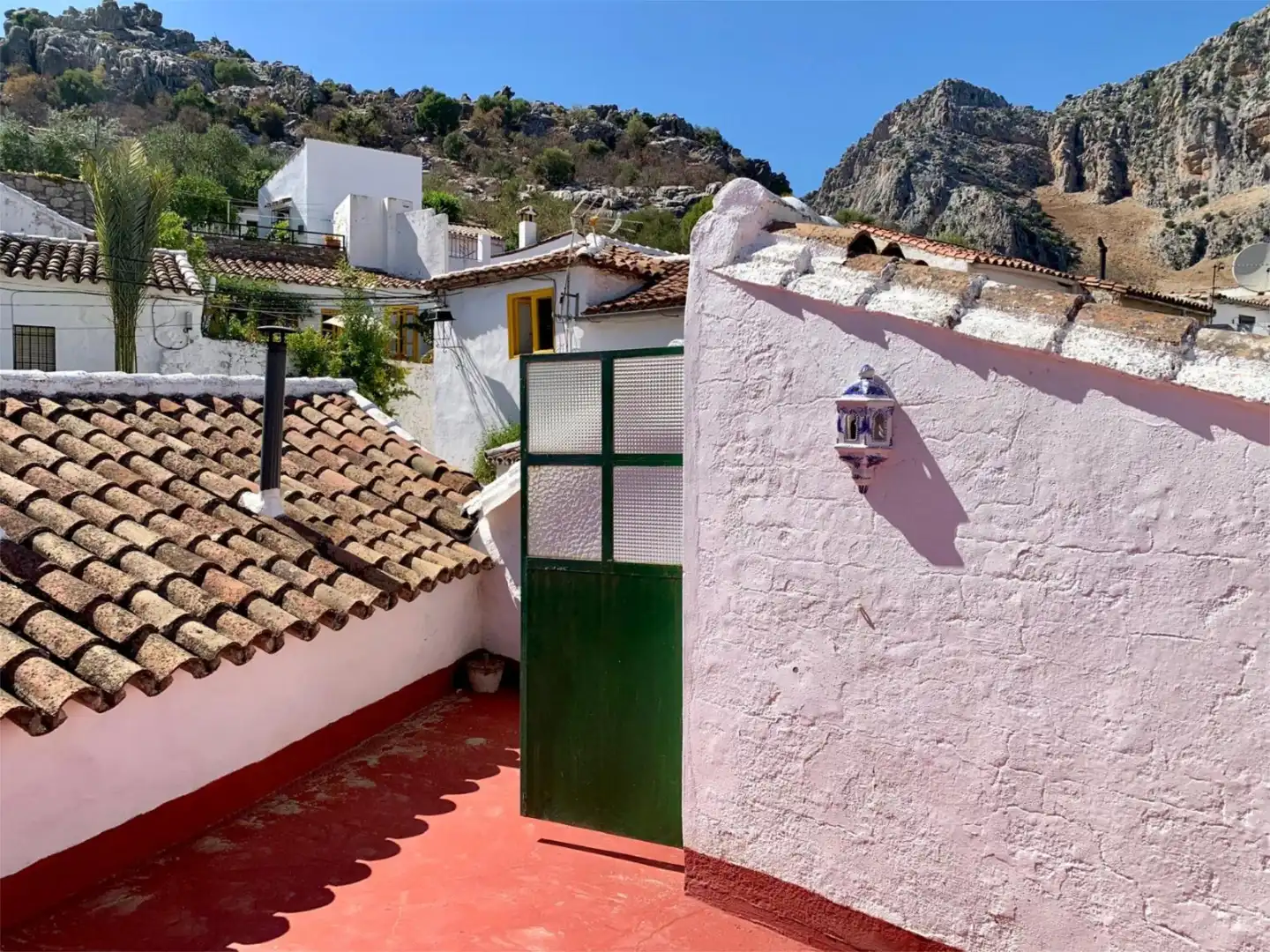 Casa adosada en venta en Calle Manuel Lopez, 8, Montejaque Vista exterior de Casa adosada en venta en Montejaque con Terraza y Balcón