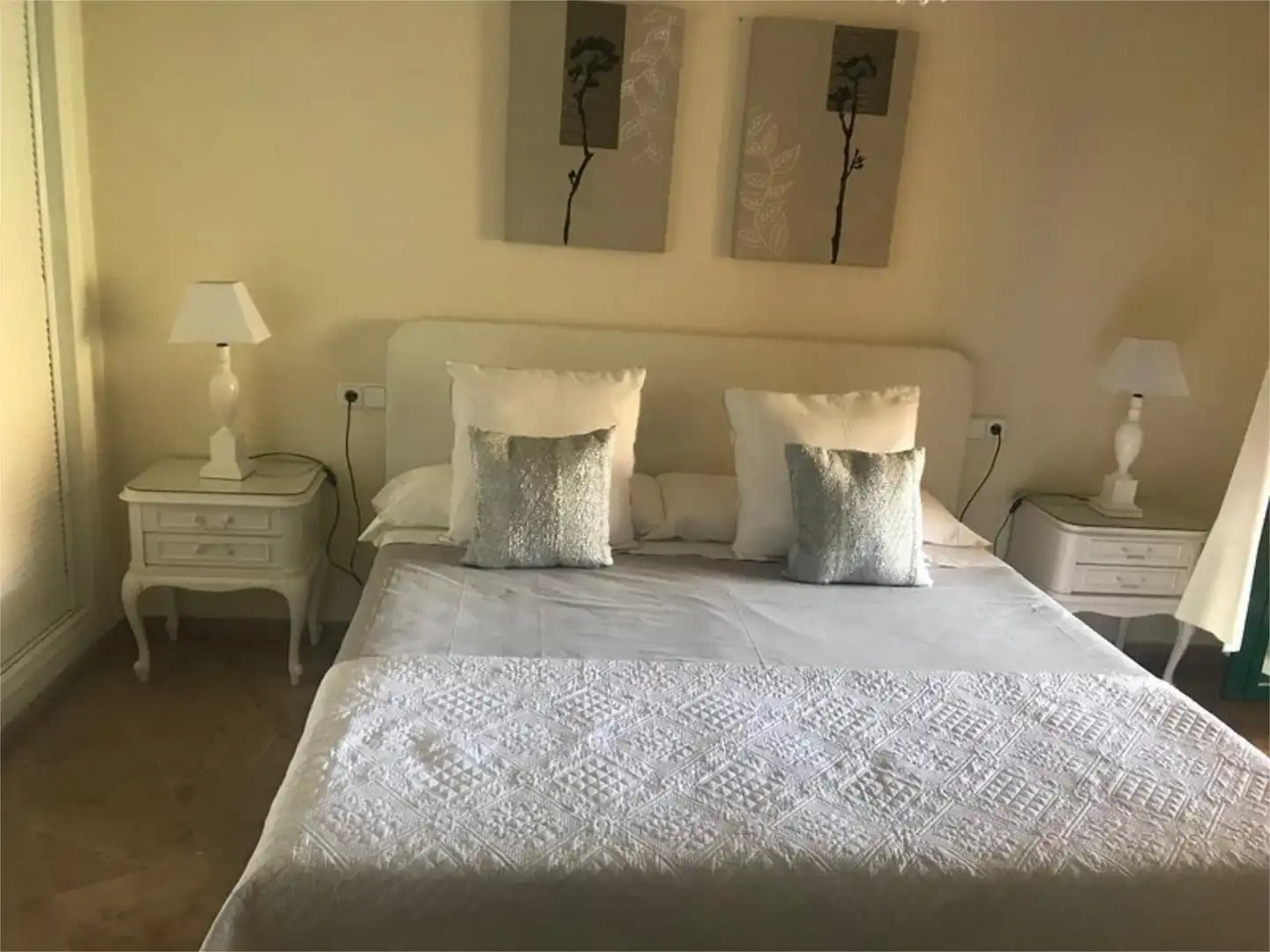 Habitación de Apartamento para compartir en Marbella con Aire acondicionado, Calefacción y Jardín privado