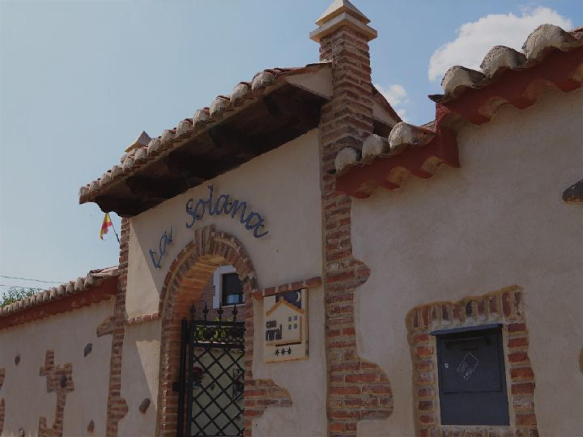 Exterior view of Country house for sale in Bustillo de la Vega  with Heating, Private garden and Parquet flooring