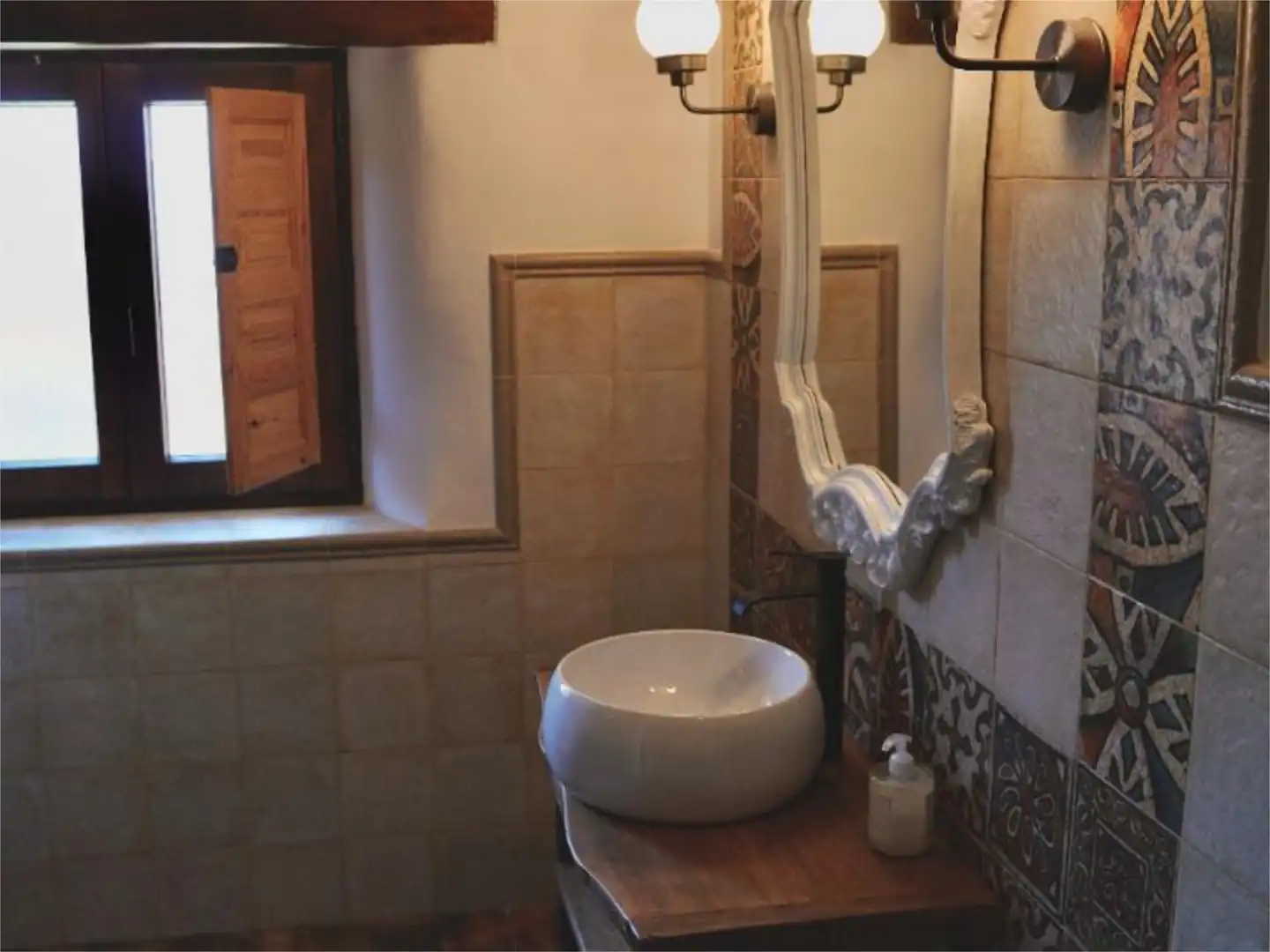 Country homes for sale in Pp-2416, 27, Bustillo de la Vega Bathroom of Country homes for sale in Bustillo de la Vega with Terrace and Swimming Pool