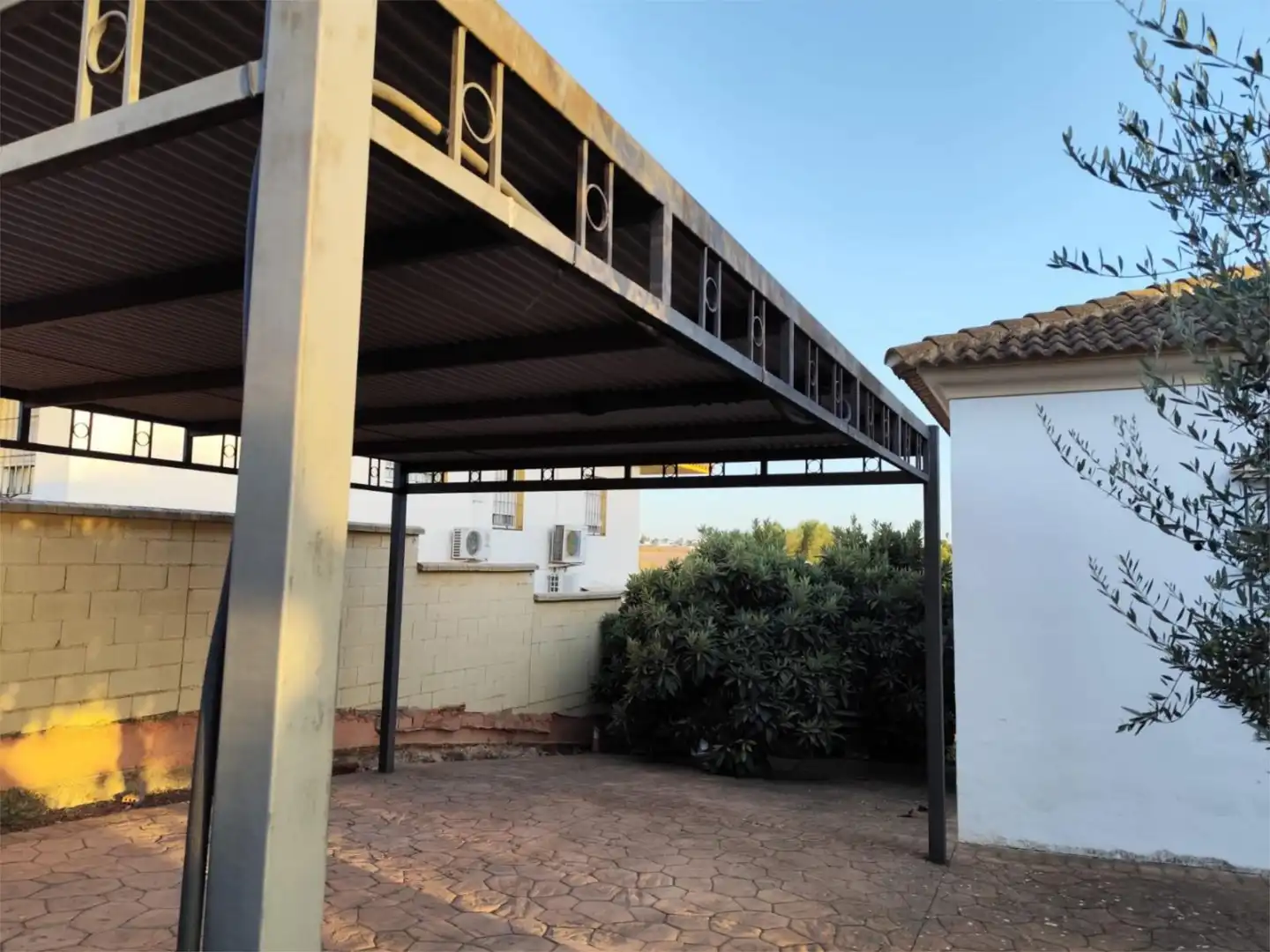 Casa o xalet en venda a Calle Séneca, 32, Écija Vista exterior de Casa o xalet en venda en Écija amb Jardí privat, Terrassa i Piscina