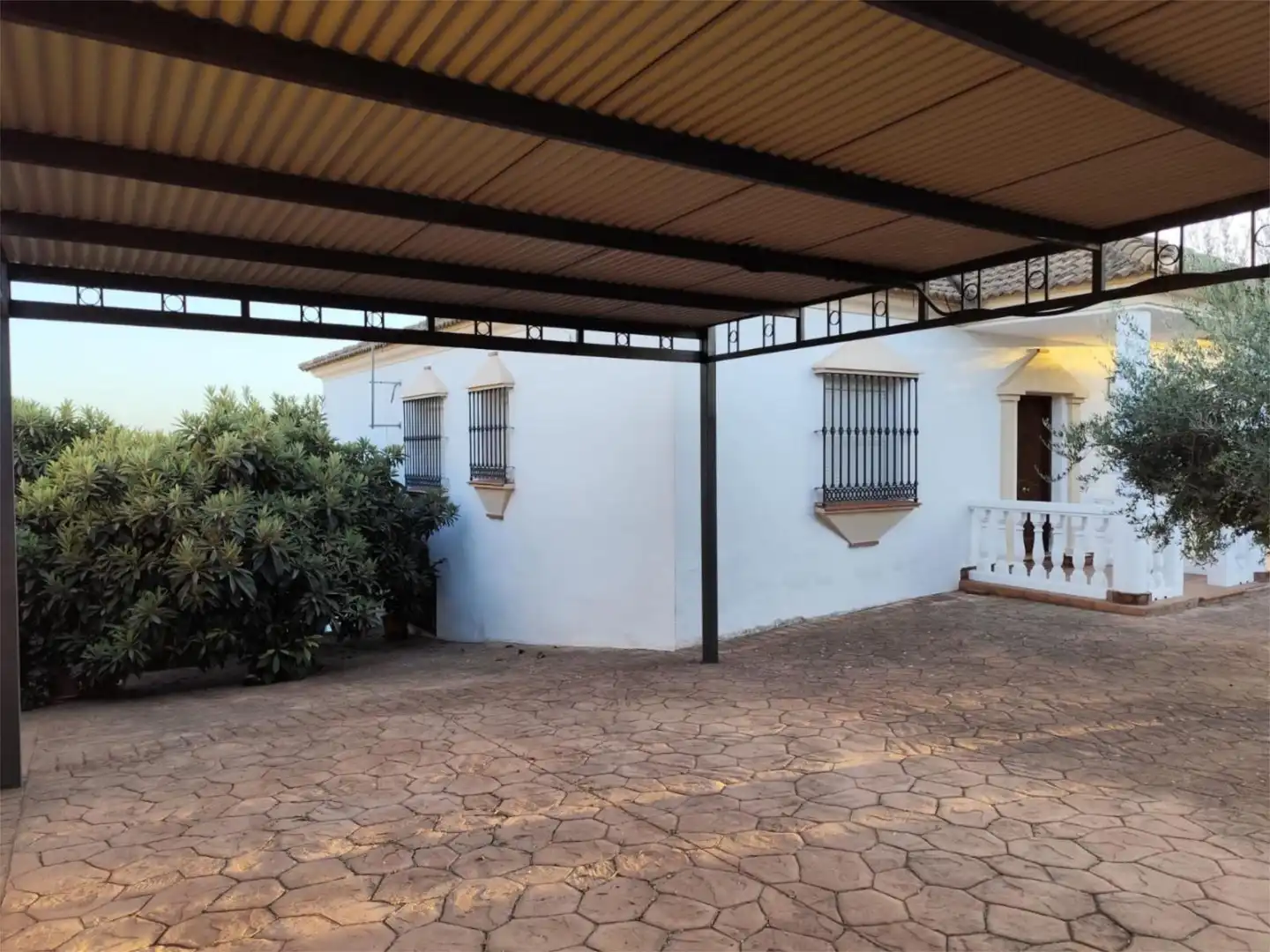 Casa o xalet en venda a Calle Séneca, 32, Écija Vista exterior de Casa o xalet en venda en Écija amb Jardí privat, Terrassa i Piscina