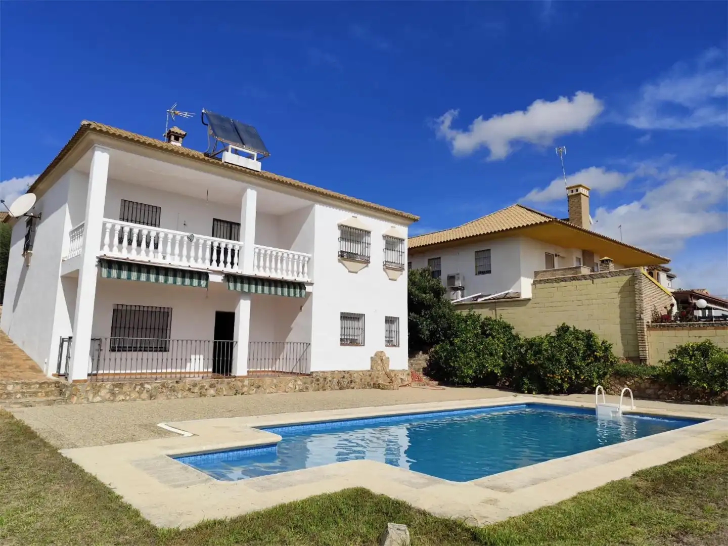 Casa o chalet en venta en Calle Séneca, 32, Écija Piscina de Casa o chalet en venta en Écija con Jardín privado, Terraza y Piscina