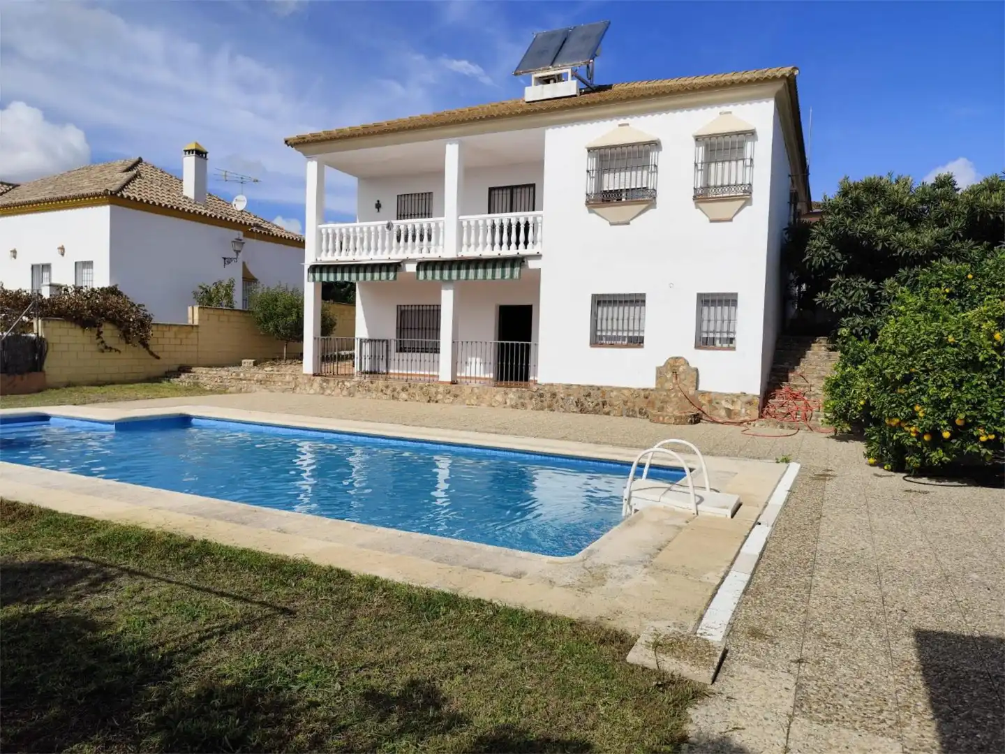 Casa o xalet en venda a Calle Séneca, 32, Écija Piscina de Casa o xalet en venda en Écija amb Jardí privat, Terrassa i Piscina
