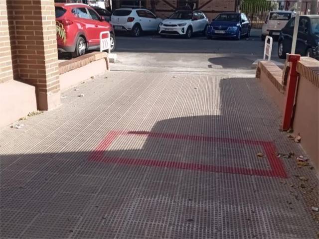 Garaje en Alquiler en Avenida de Buenos Aires, 28 en Palomeras Bajas