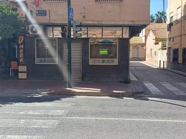 Local comercial en Venta en Calle Pío XII, 30 en Santiago el Mayor