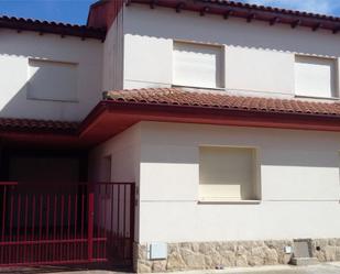 Exterior view of Single-family semi-detached to rent in Lucillos  with Air Conditioner and Terrace