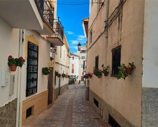 Vista exterior de Casa adosada en venda en Castril amb Terrassa i Balcó