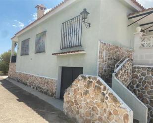 Exterior view of Single-family semi-detached to rent in Chiva  with Terrace and Swimming Pool