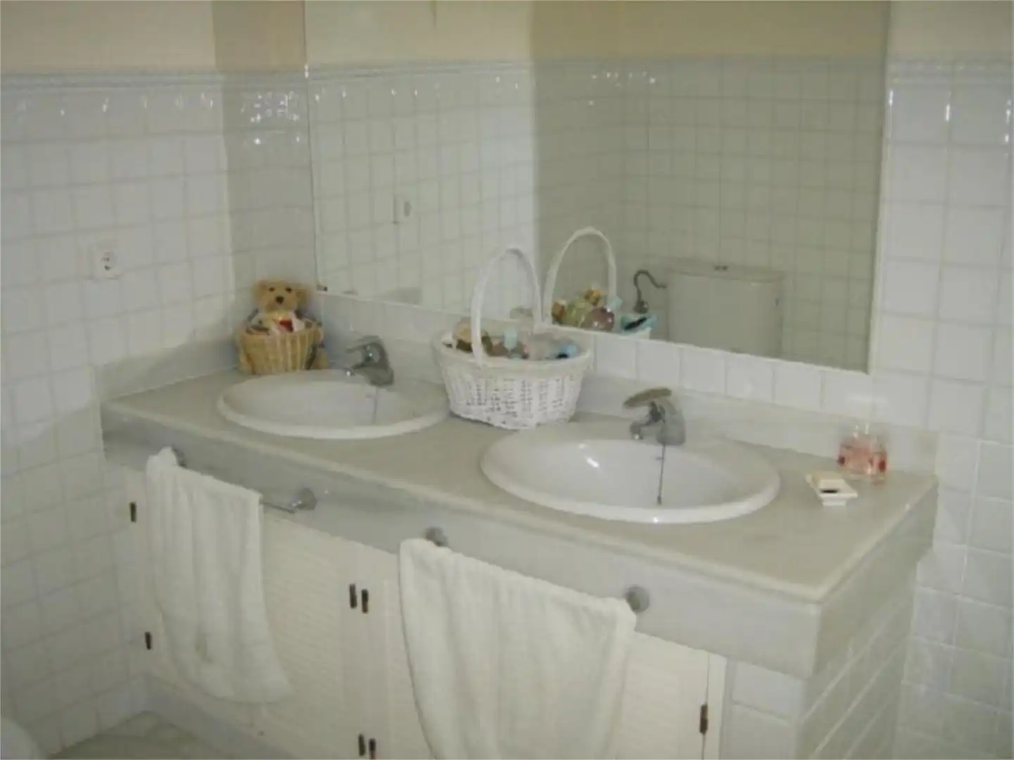 Casa adosada en venta en Calle la Reina, 33, Arcos de la Frontera Baño de Casa adosada en venta en Arcos de la Frontera con Aire acondicionado, Calefacción y Terraza